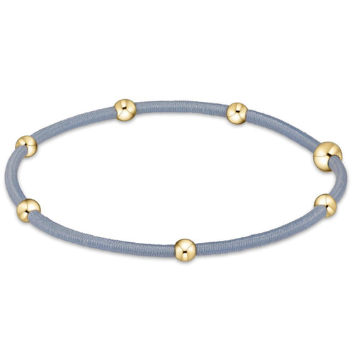 "e"ssentials Dusty Blue